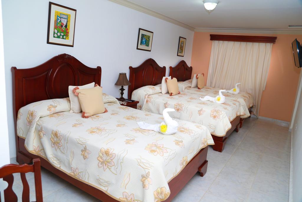 Hotel Los Jardines Сантьяго-де-лос-Трейнта-Кабальєрос Екстер'єр фото