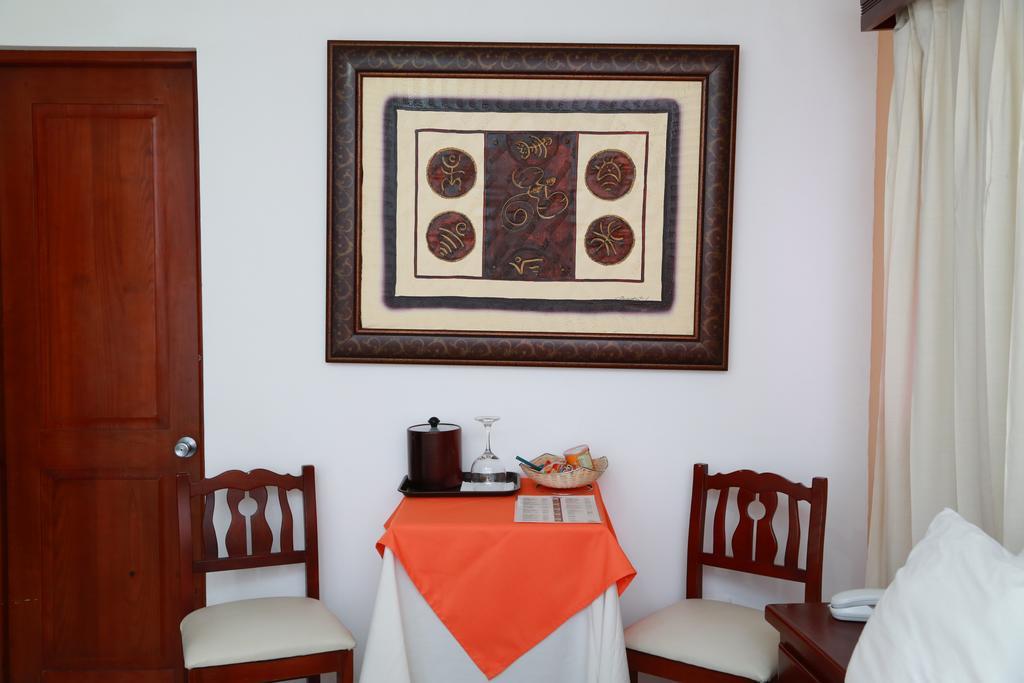 Hotel Los Jardines Сантьяго-де-лос-Трейнта-Кабальєрос Екстер'єр фото