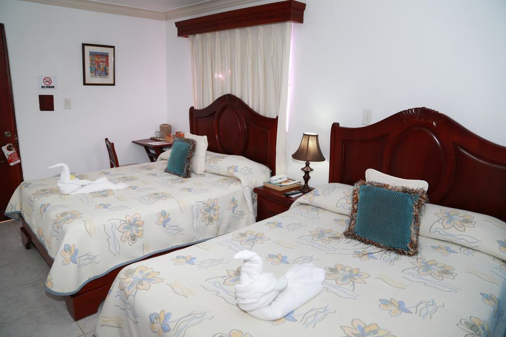 Hotel Los Jardines Сантьяго-де-лос-Трейнта-Кабальєрос Екстер'єр фото