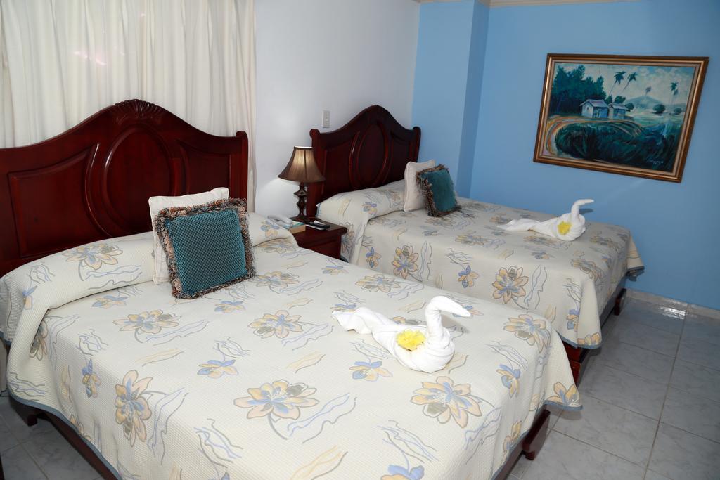 Hotel Los Jardines Сантьяго-де-лос-Трейнта-Кабальєрос Екстер'єр фото