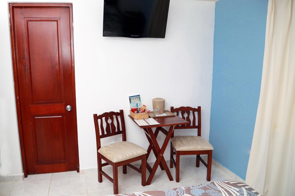 Hotel Los Jardines Сантьяго-де-лос-Трейнта-Кабальєрос Екстер'єр фото