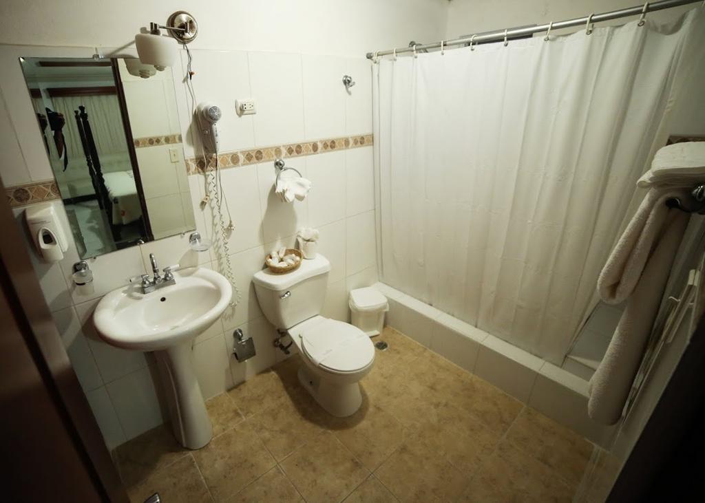 Hotel Los Jardines Сантьяго-де-лос-Трейнта-Кабальєрос Номер фото