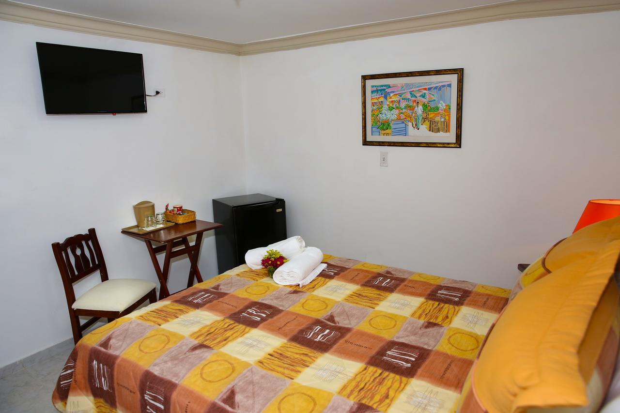Hotel Los Jardines Сантьяго-де-лос-Трейнта-Кабальєрос Екстер'єр фото