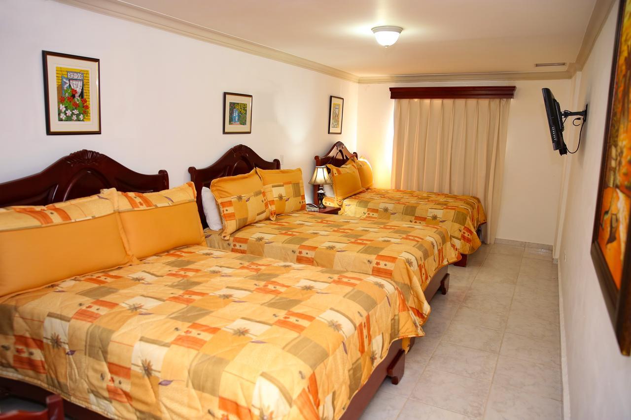 Hotel Los Jardines Сантьяго-де-лос-Трейнта-Кабальєрос Екстер'єр фото