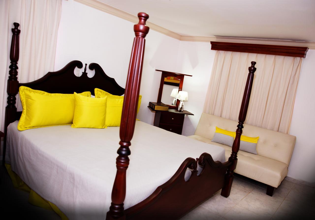 Hotel Los Jardines Сантьяго-де-лос-Трейнта-Кабальєрос Екстер'єр фото