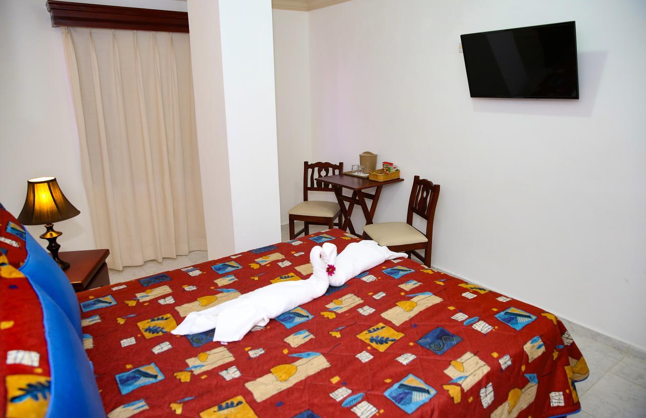 Hotel Los Jardines Сантьяго-де-лос-Трейнта-Кабальєрос Екстер'єр фото