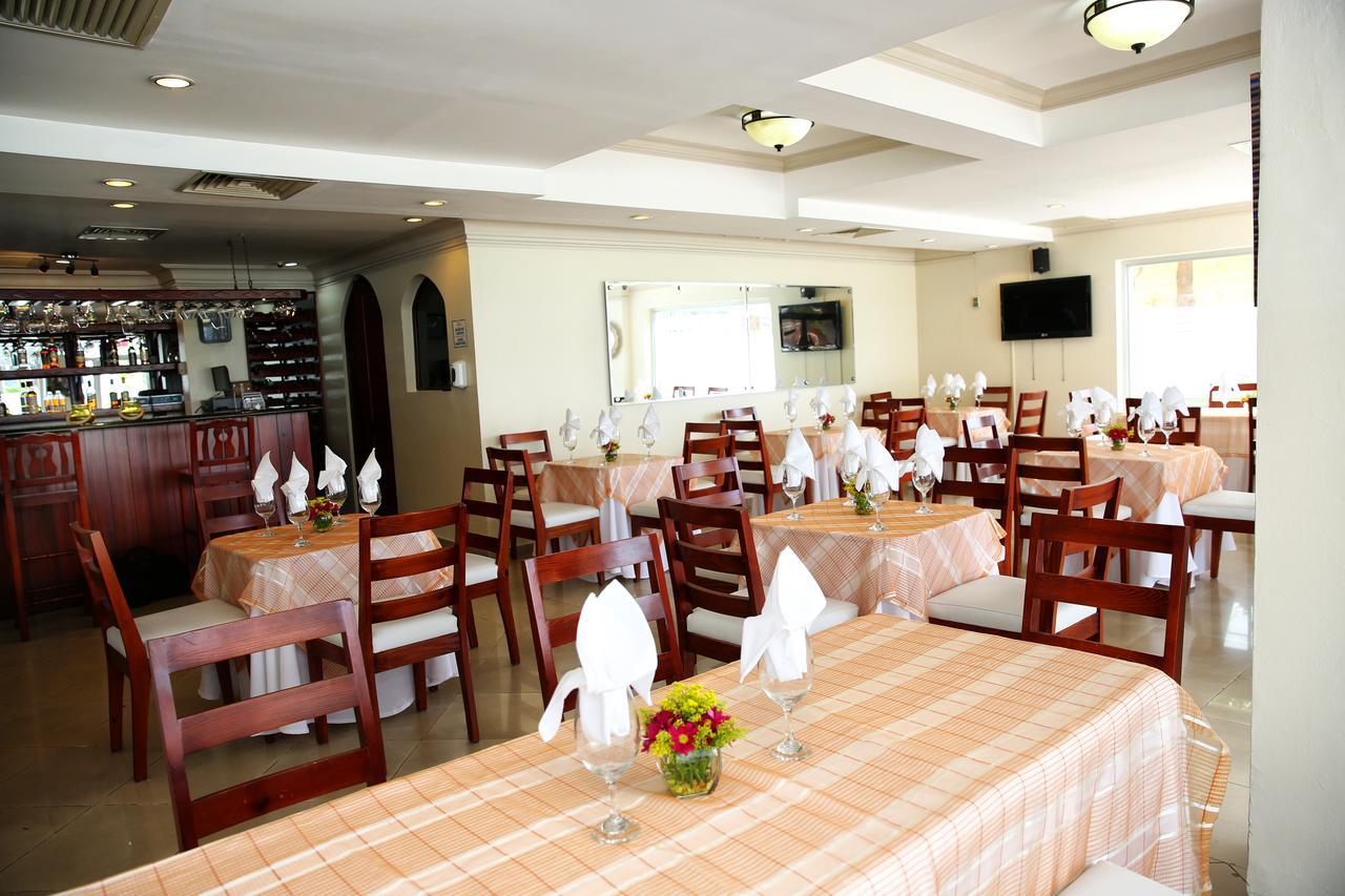 Hotel Los Jardines Сантьяго-де-лос-Трейнта-Кабальєрос Екстер'єр фото